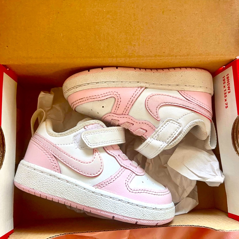 Nike Girls Court Borough Low 2 DQ0473-100 White/Pink Foam Size 5C